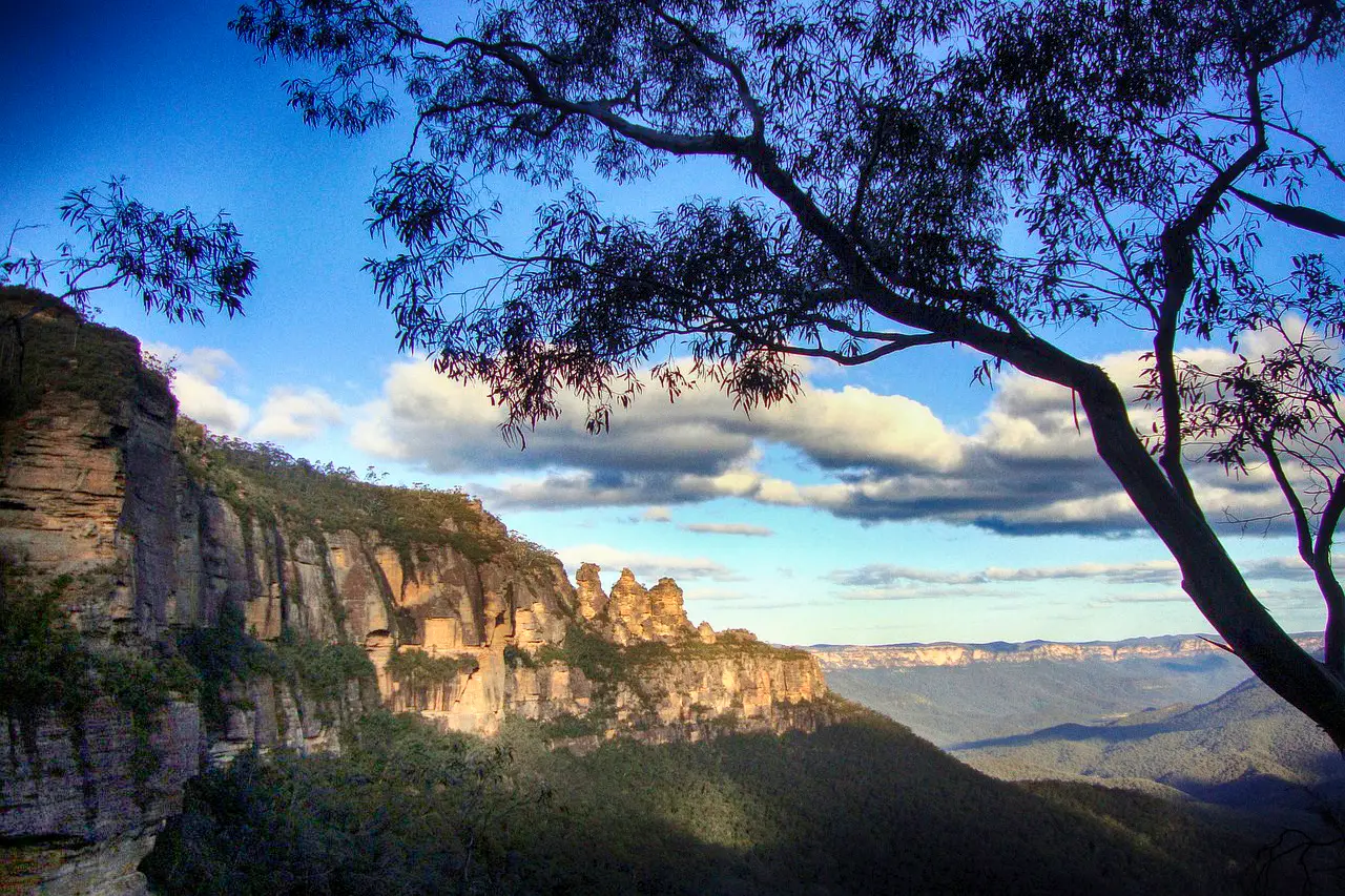 The Three Sisters, a group of three enormous sandstone rock formations, are the Blue Mountains National Park's most well-known sights.